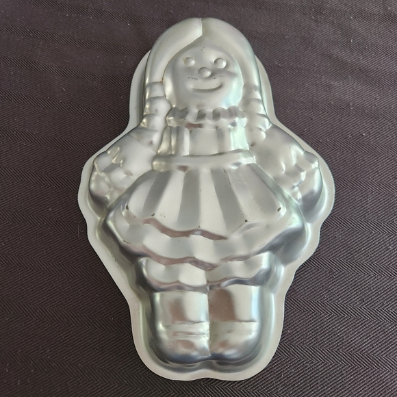 Wilton Rag Doll Cake Pan - Picture 1 of 2